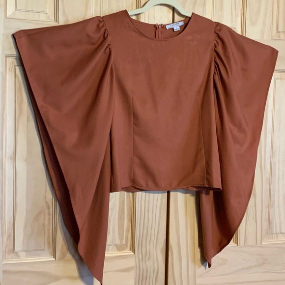 This is the perfect family portrait top for anyone - Picture 2 of 6